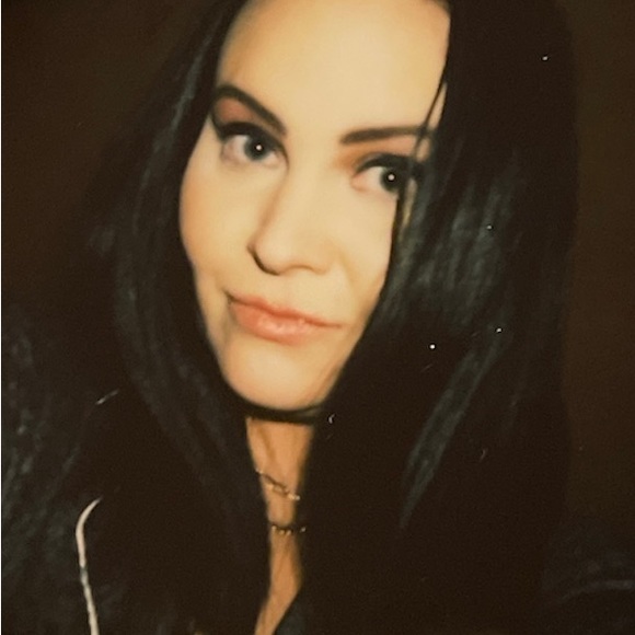 Meet your Posher, Amanda - Picture 3 of 3